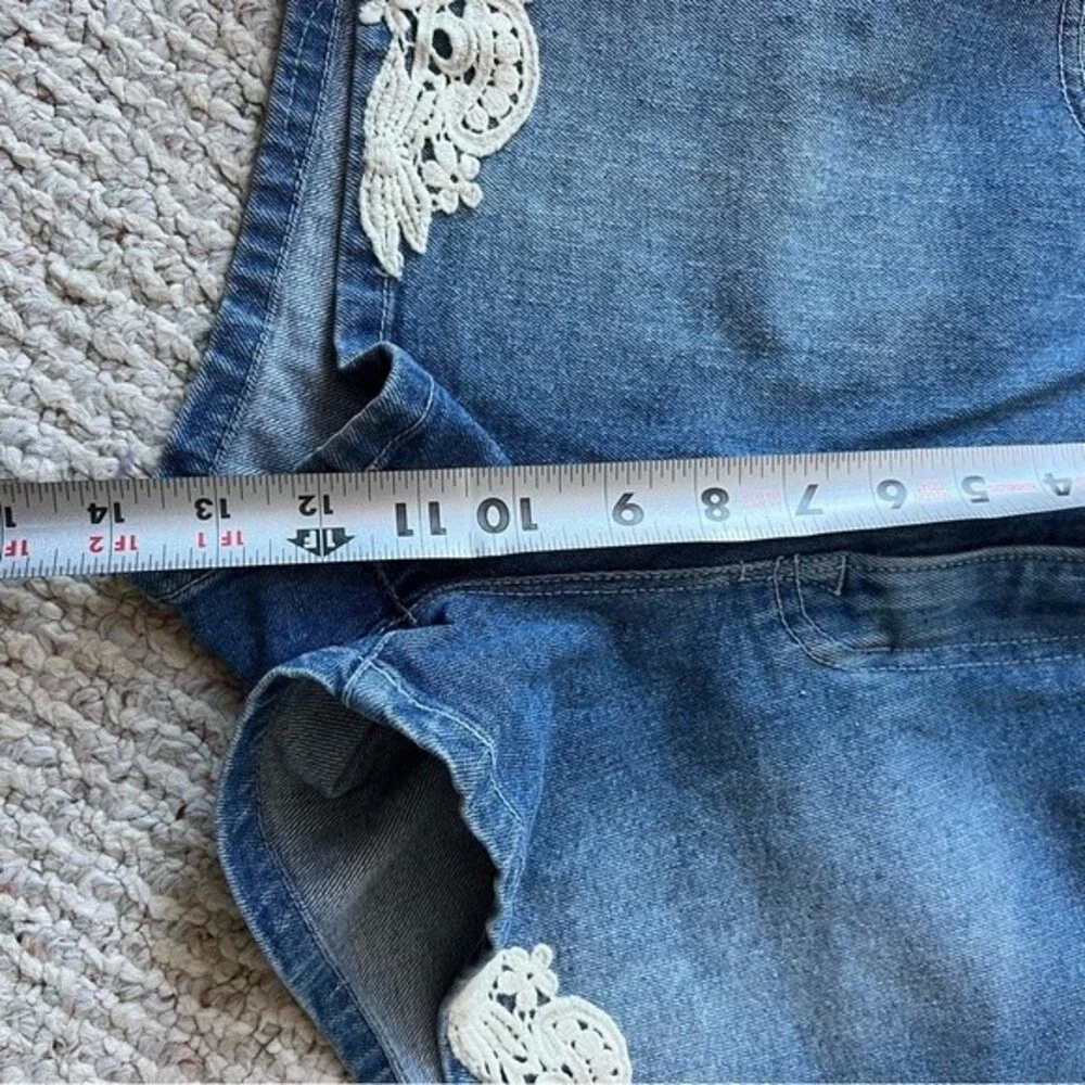 BDG Urban Outfitters High Rise Erin 5 Pocket Shortie Denim Short Embroidered